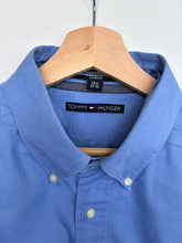 Load image into Gallery viewer, Tommy Hilfiger Shirt (XL)