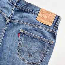 Load image into Gallery viewer, Levis 550 Denim Shorts W36