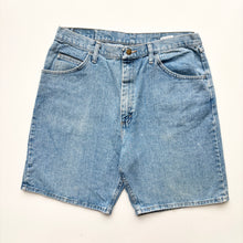 Load image into Gallery viewer, Wrangler Denim Shorts W36