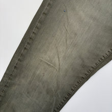 Load image into Gallery viewer, Distressed Carhartt Jeans W32 L32