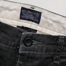 Load image into Gallery viewer, Levi’s Trousers W31 L32