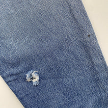 Load image into Gallery viewer, 90s Levi’s 501 W36 L32
