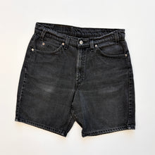 Load image into Gallery viewer, 90s Levi’s 550 Short W33