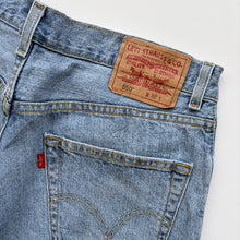 Load image into Gallery viewer, Levi’s 550 Shorts W32