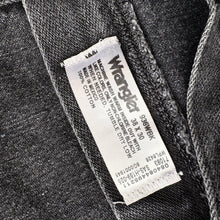 Load image into Gallery viewer, Wrangler Jeans W38 L28