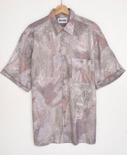 Load image into Gallery viewer, 90s Abstract Crazy Print Shirt (L)