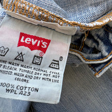 Load image into Gallery viewer, 90s Levi’s 501 W28 L32