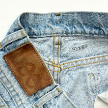 Load image into Gallery viewer, 90s Lee Jeans W32 L30