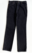 Load image into Gallery viewer, Wrangler Jeans W32 L34