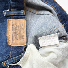 Load image into Gallery viewer, 90s Levi’s Jeans W38 L32