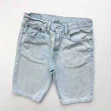 Load image into Gallery viewer, Levi’s 502 Shorts W32
