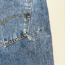 Load image into Gallery viewer, Levi’s 501 Denim Shorts W38