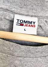 Load image into Gallery viewer, Tommy Hilfiger T-shirt (L)