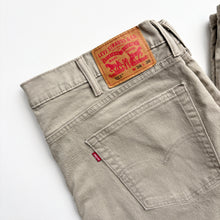 Load image into Gallery viewer, Levi’s 513 Jeans W38 L30