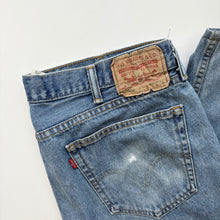 Load image into Gallery viewer, Levi’s 505 Jeans W38 L28