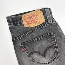 Load image into Gallery viewer, Distressed Levi’s 501 Jeans W31 L28