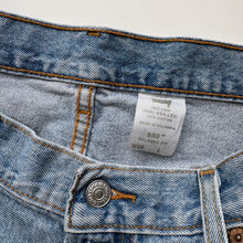 Load image into Gallery viewer, Levis 550 Denim Shorts W36