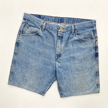 Load image into Gallery viewer, Wrangler Denim Shorts W38