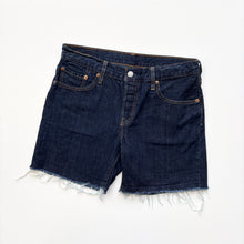 Load image into Gallery viewer, Women’s Levi’s Denim Shorts W27