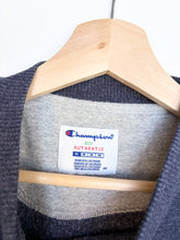 Load image into Gallery viewer, Champion Sweatshirt (M)