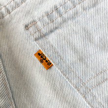 Load image into Gallery viewer, 90s Levi’s Denim Shorts W30