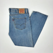 Load image into Gallery viewer, Levi’s 505 W38 L30
