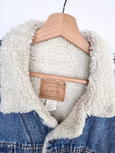 Load image into Gallery viewer, 90s Gap Sherpa Denim Jacket (XL)