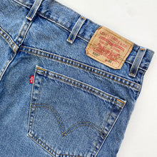 Load image into Gallery viewer, Levi’s 505 Denim Shorts W38
