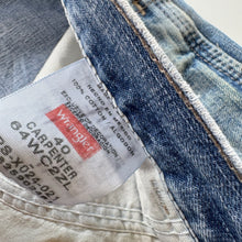 Load image into Gallery viewer, Wrangler Carpenter Shorts W40