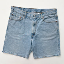 Load image into Gallery viewer, Levis 550 Denim Shorts W36