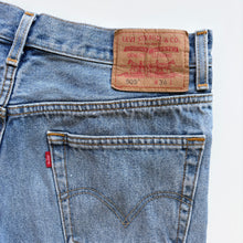Load image into Gallery viewer, Levi’s 505 Shorts W32
