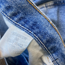 Load image into Gallery viewer, Wrangler Denim Shorts W36