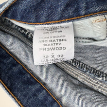 Load image into Gallery viewer, Wrangler Carpenter Jeans W32 L32