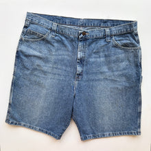 Load image into Gallery viewer, Wrangler Carpenter Shorts W42