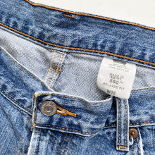 Load image into Gallery viewer, Levis 550 Denim Shorts W36