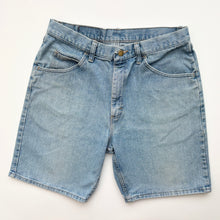 Load image into Gallery viewer, 90s Wrangler Denim Shorts W33