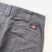 Load image into Gallery viewer, Dickies Shorts W32