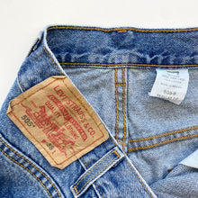 Load image into Gallery viewer, Levi’s 505 Denim Shorts W38