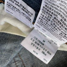 Load image into Gallery viewer, Levis 569 Denim Shorts W36