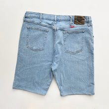 Load image into Gallery viewer, Wrangler Denim Shorts W38
