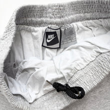 Load image into Gallery viewer, 90s Nike Shorts (M)