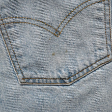 Load image into Gallery viewer, 90s Levis 550 Denim Shorts W36
