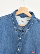 Load image into Gallery viewer, Levi’s Denim Shirt (L)