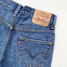 Load image into Gallery viewer, 90s Levi’s 550 Denim Shorts W29