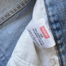 Load image into Gallery viewer, Wrangler Denim Shorts W36