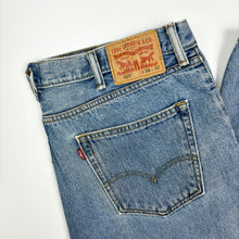 Load image into Gallery viewer, Levi’s 505 W38 L30