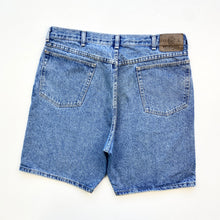 Load image into Gallery viewer, Wrangler Denim Shorts W36