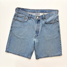 Load image into Gallery viewer, Levi’s 550 Denim Shorts W38