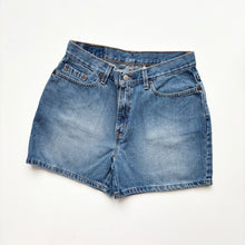 Load image into Gallery viewer, 90s Levi’s Denim Shorts W30