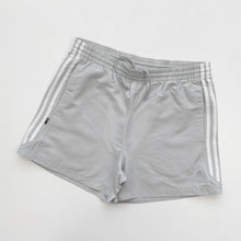 Load image into Gallery viewer, 00s Adidas Shorts (M)